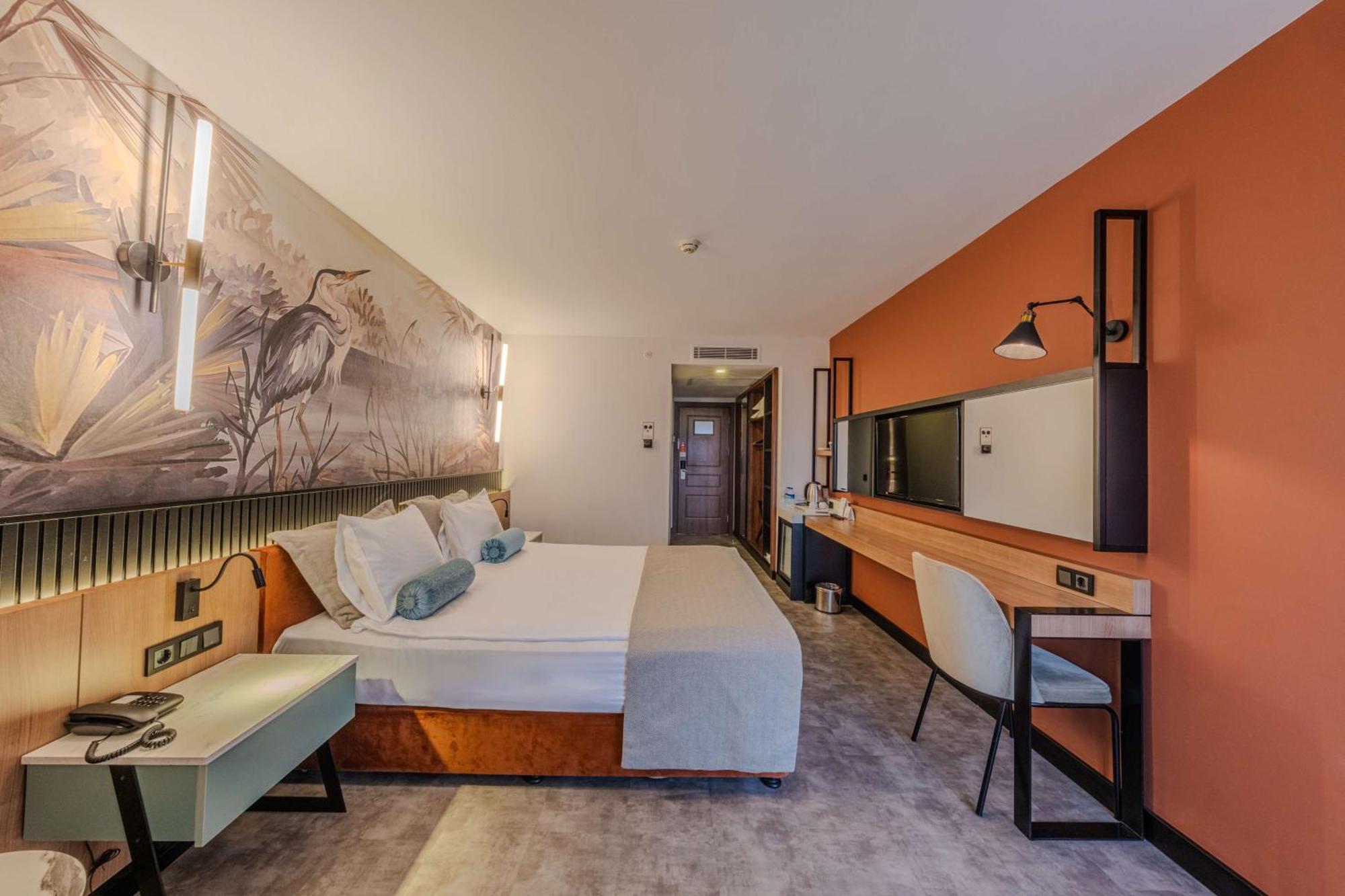 Hotel Western Khan 4*