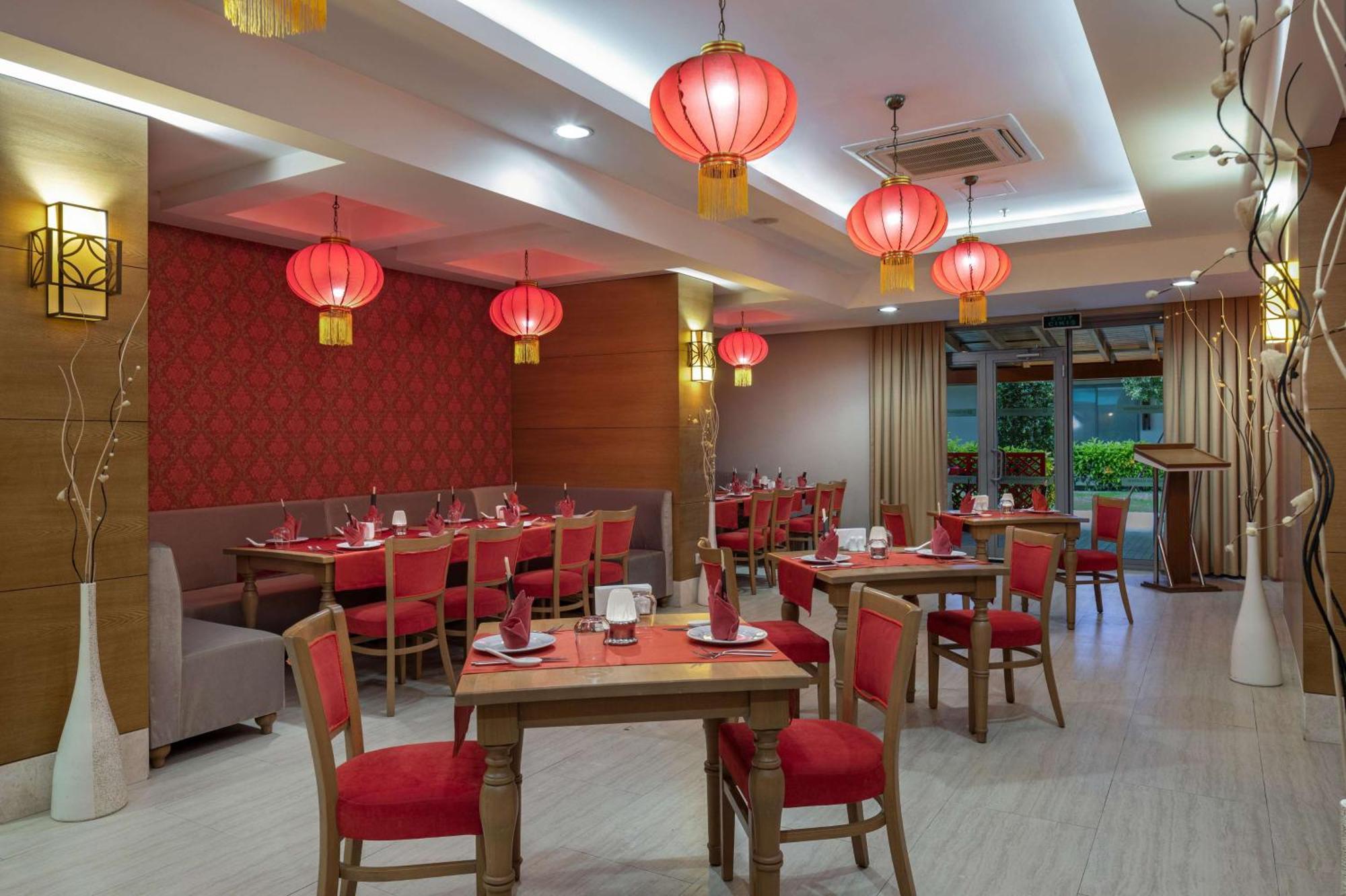 Hotel Wyndham Garden Lara 4*