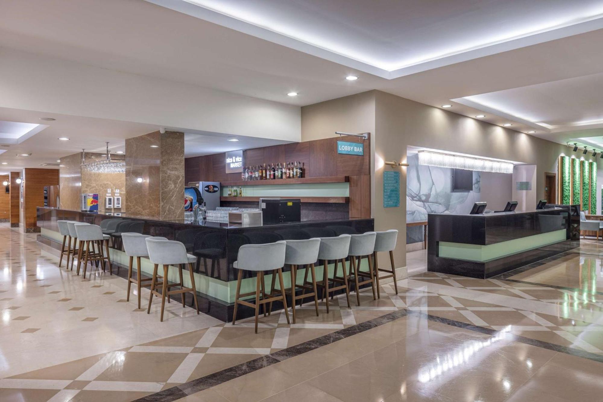 Wyndham Garden Lara Hotel 4*