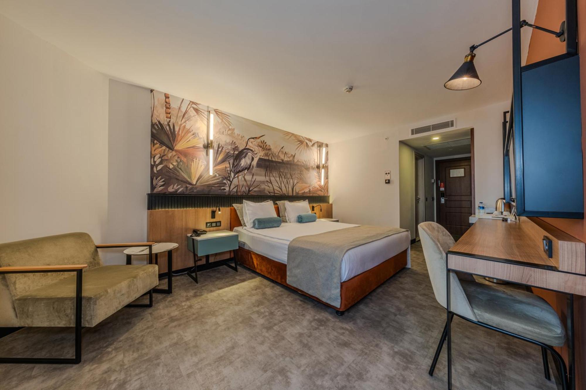 Western Khan Hotel 4*