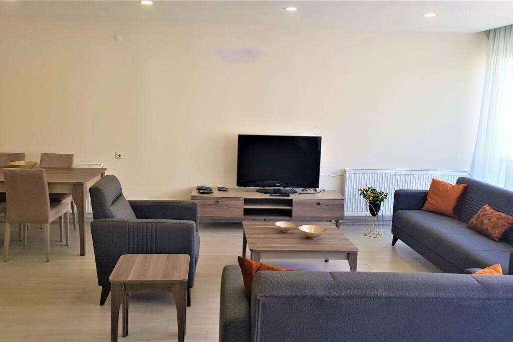 Apartment 10 Location, Close To Beaches And Anywhere *
