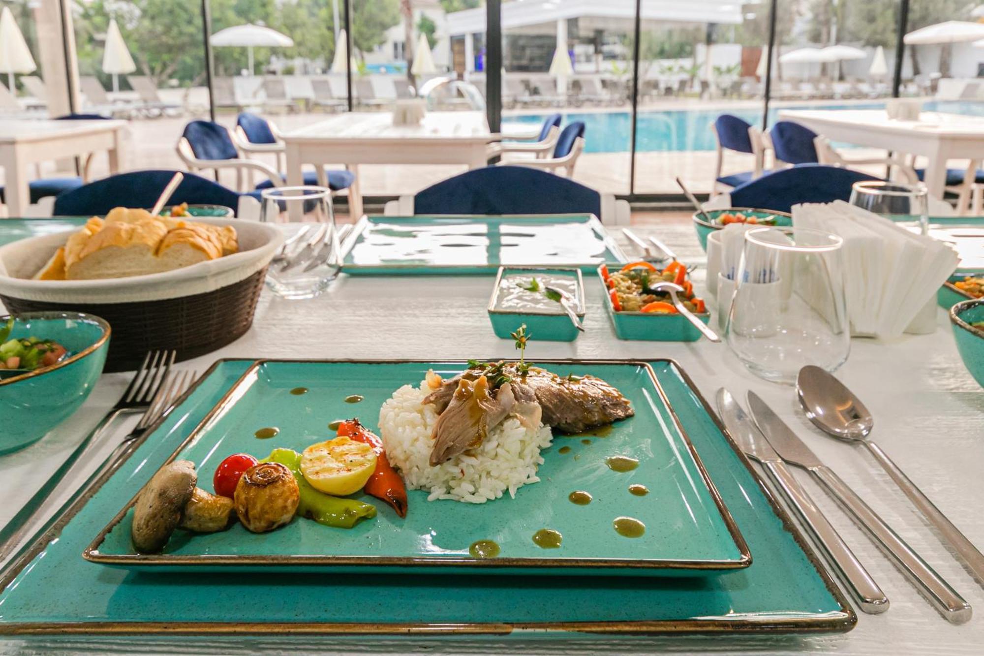 Lara World Hotel 3*