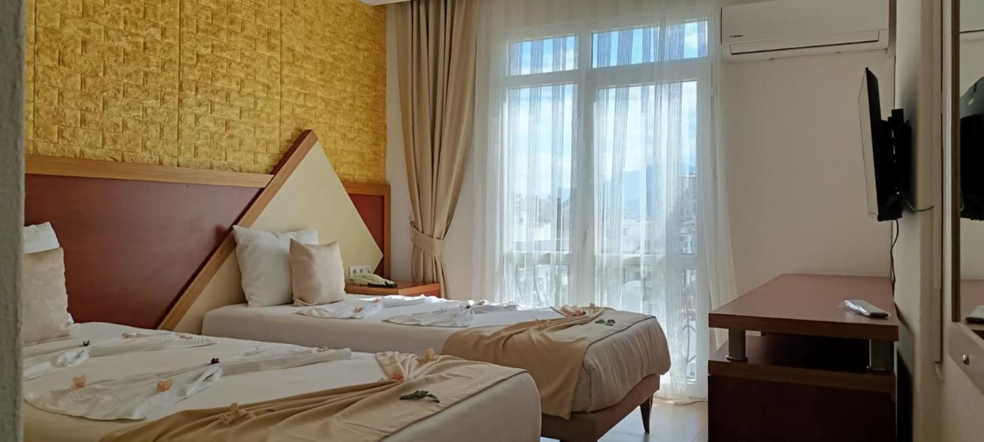 Hotel Far Life
