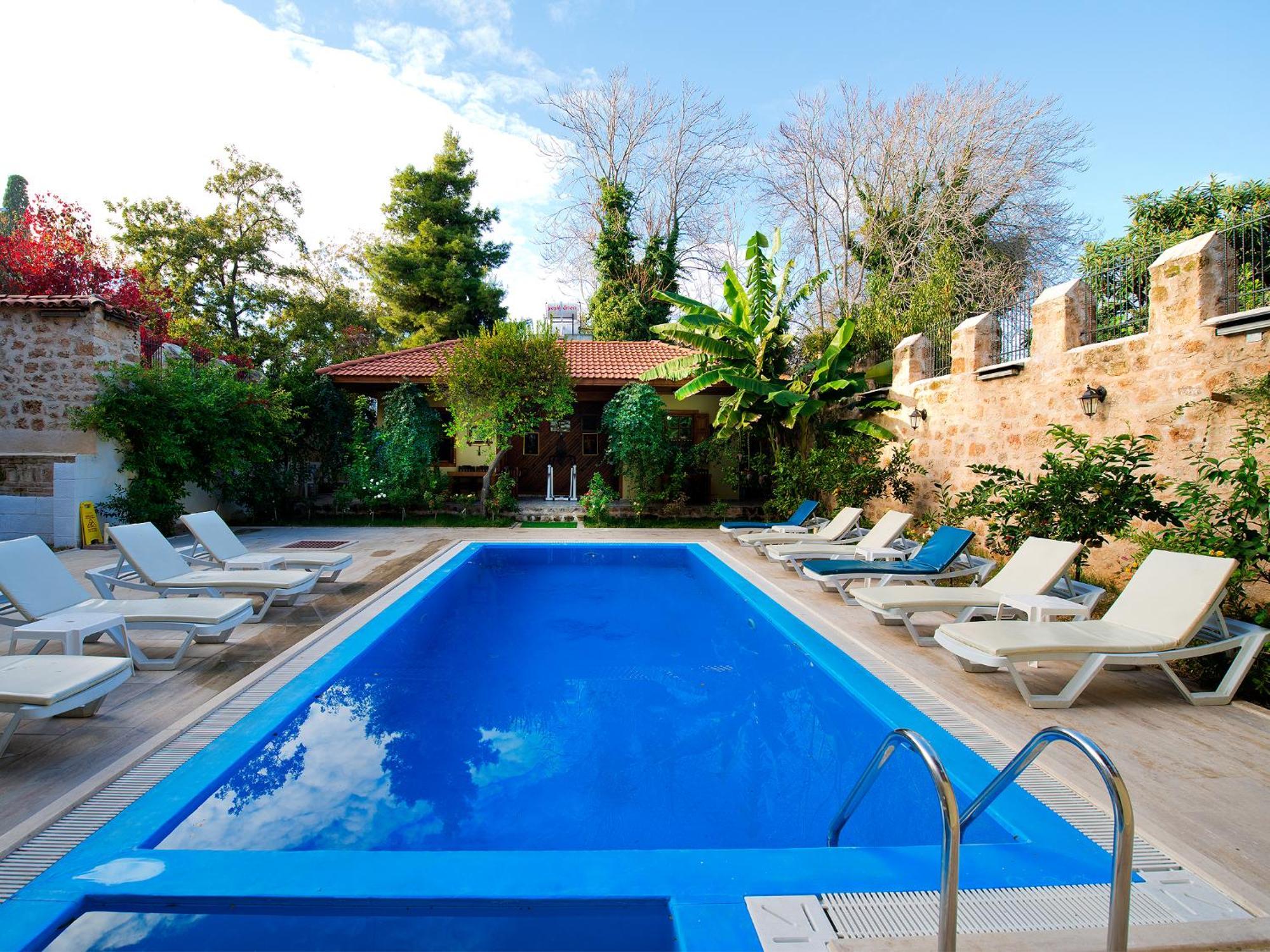 Hadrian Gate Otel