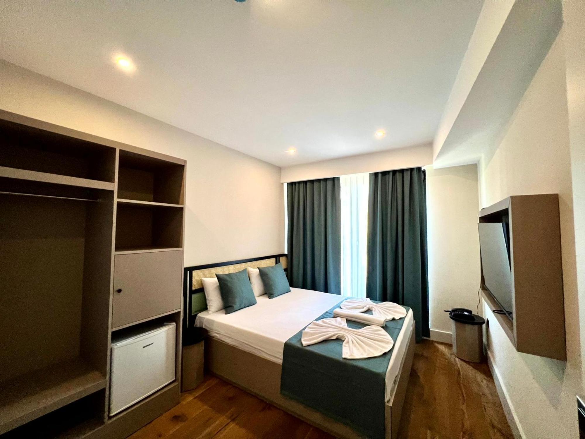 Coastline Otel *
