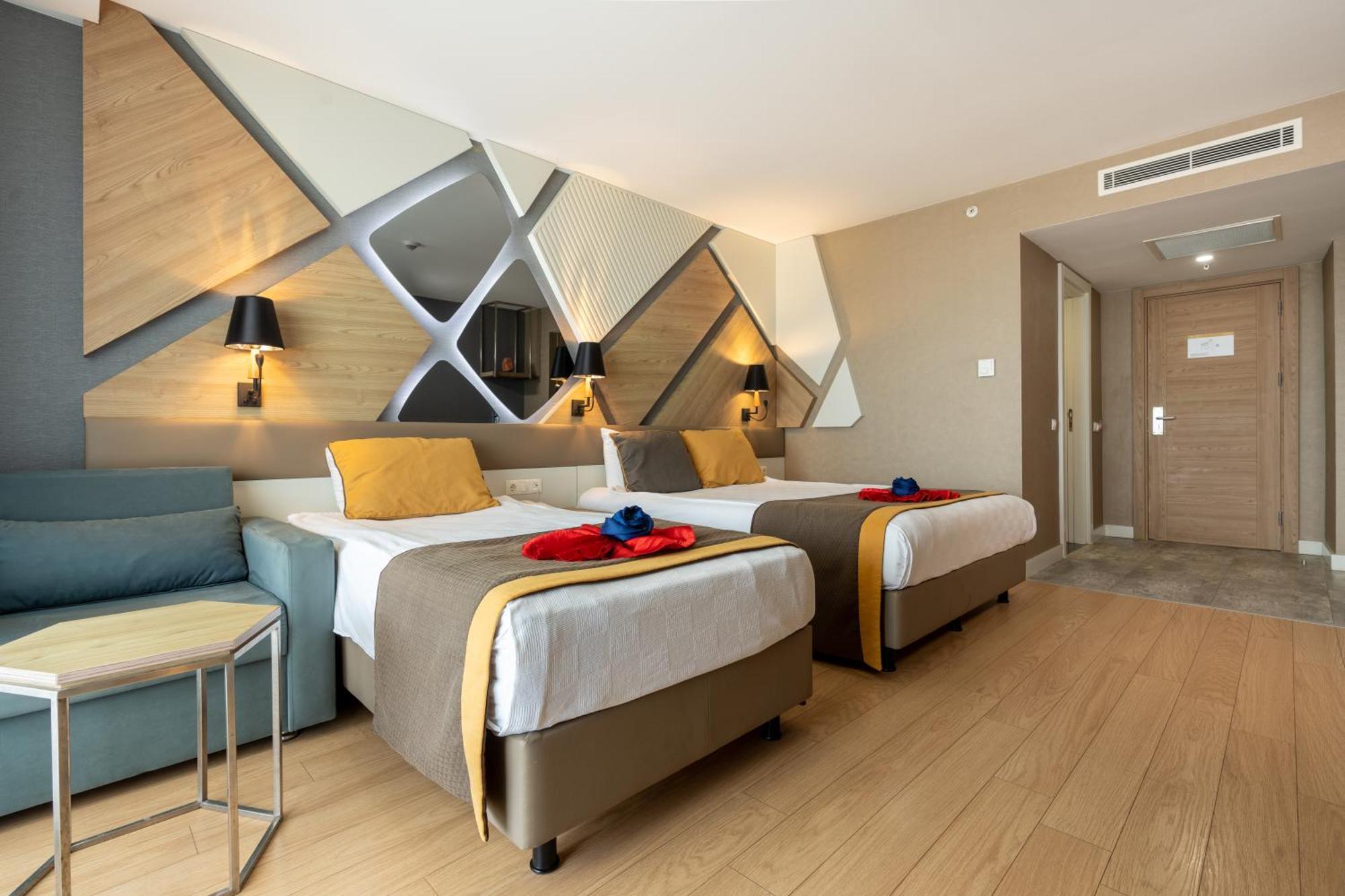 Saturn Palace Hotel 5*