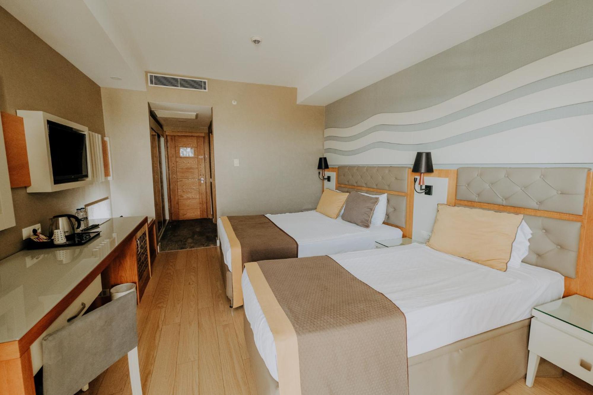Saturn Palace 5*