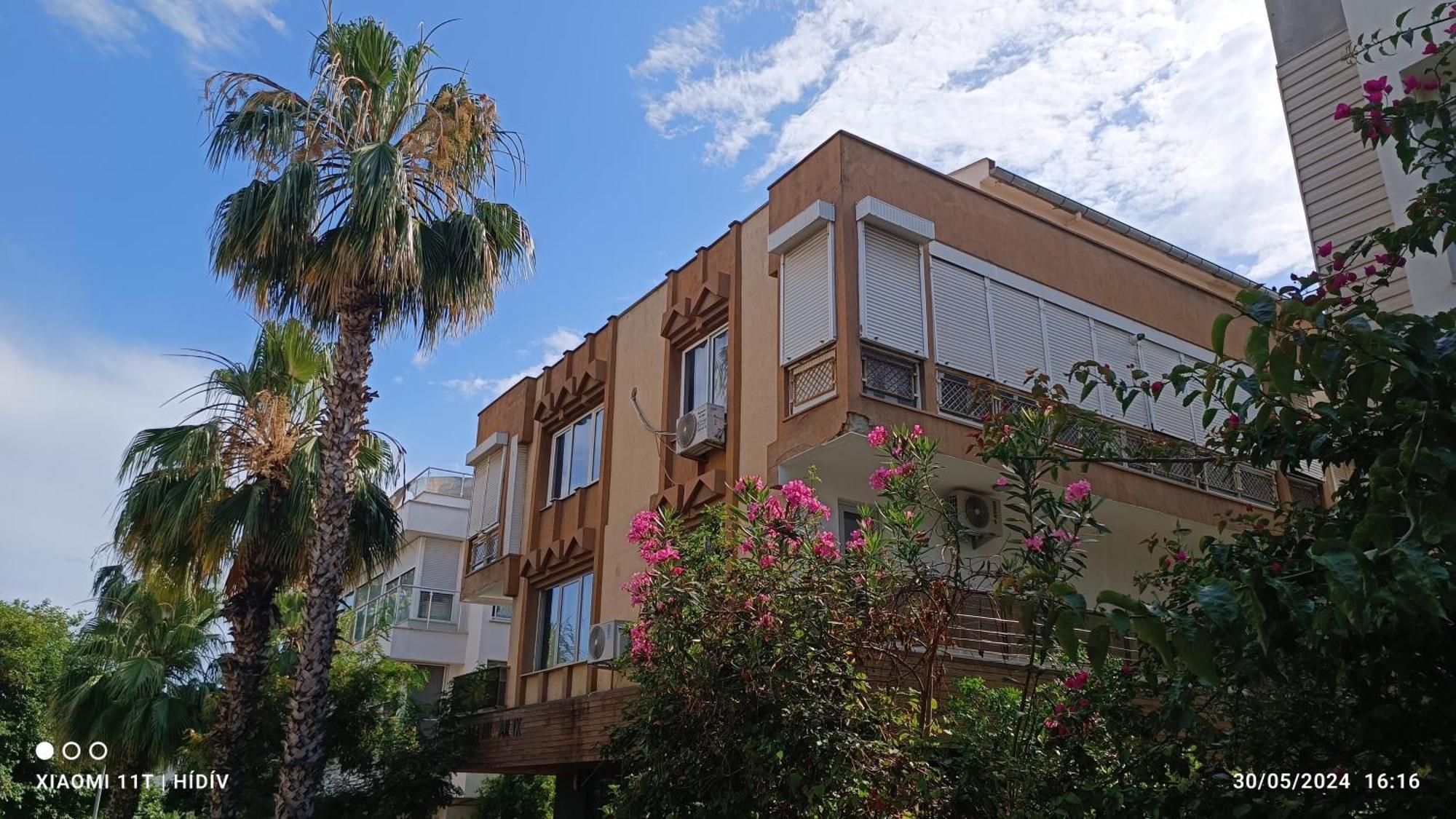 Lara'da Modern Bir Vaha Apartment *