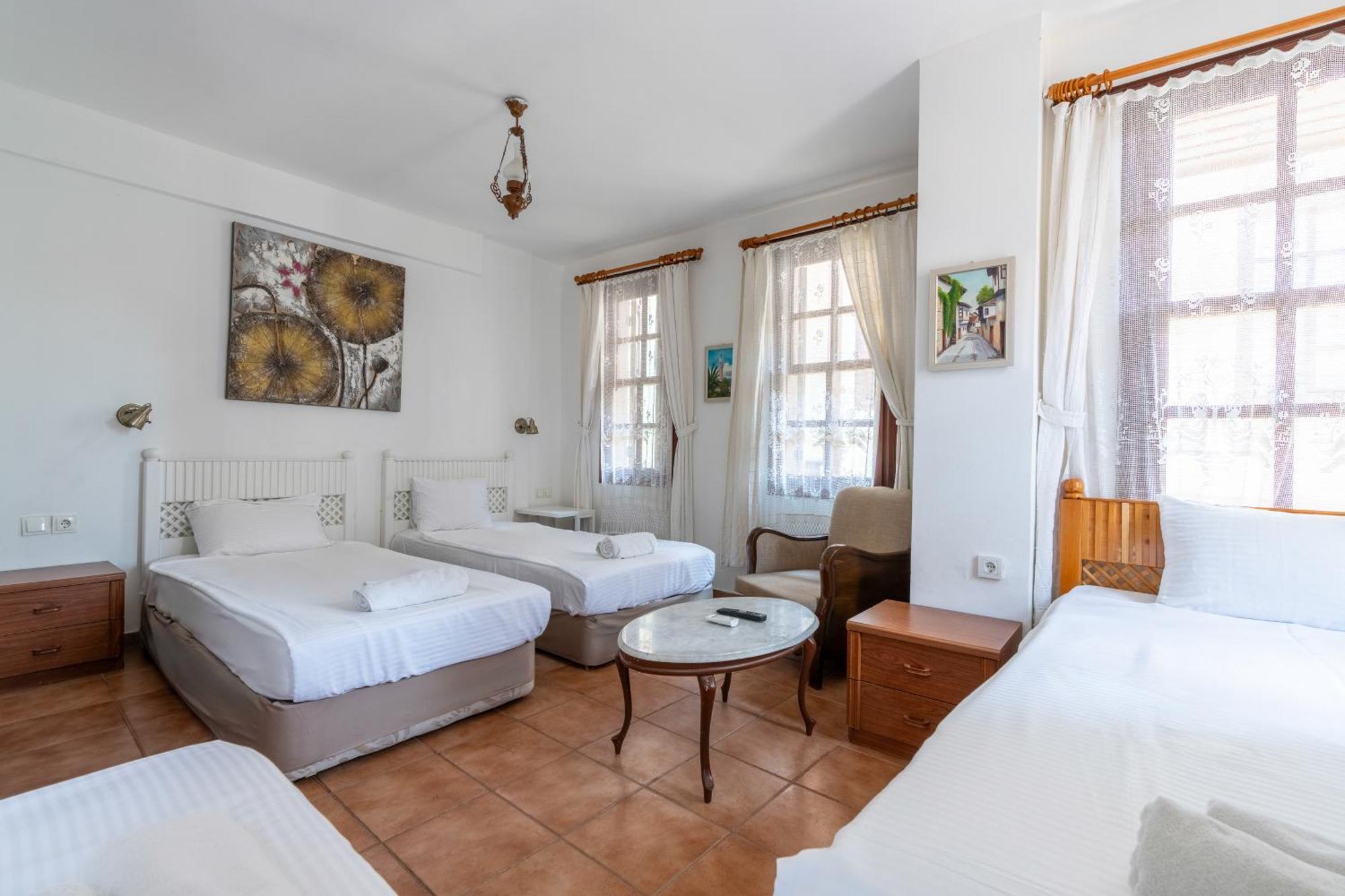 Atelya Art Hotel