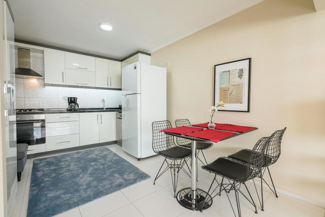 Stylish Flat Near Hadrians Gate Apartment Antalya