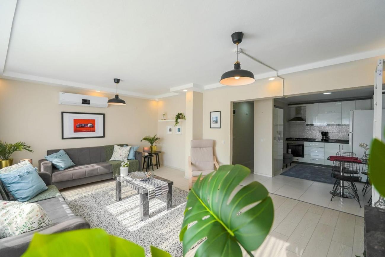 Apartment Stylish Flat Near Hadrians Gate Antalya