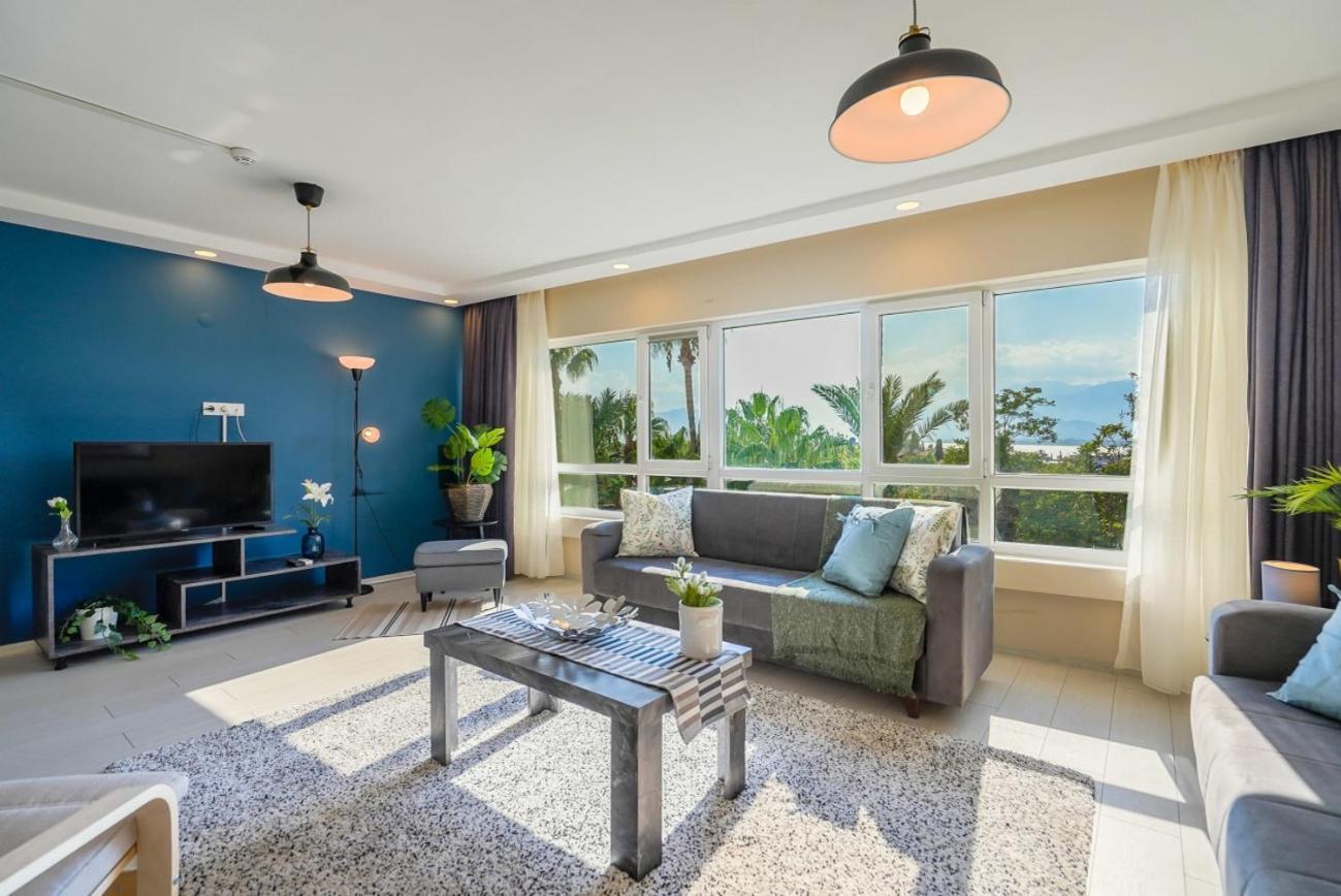 Stylish Flat Near Hadrians Gate Antalya