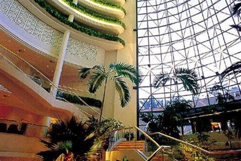 Sheraton Voyager & Hotel