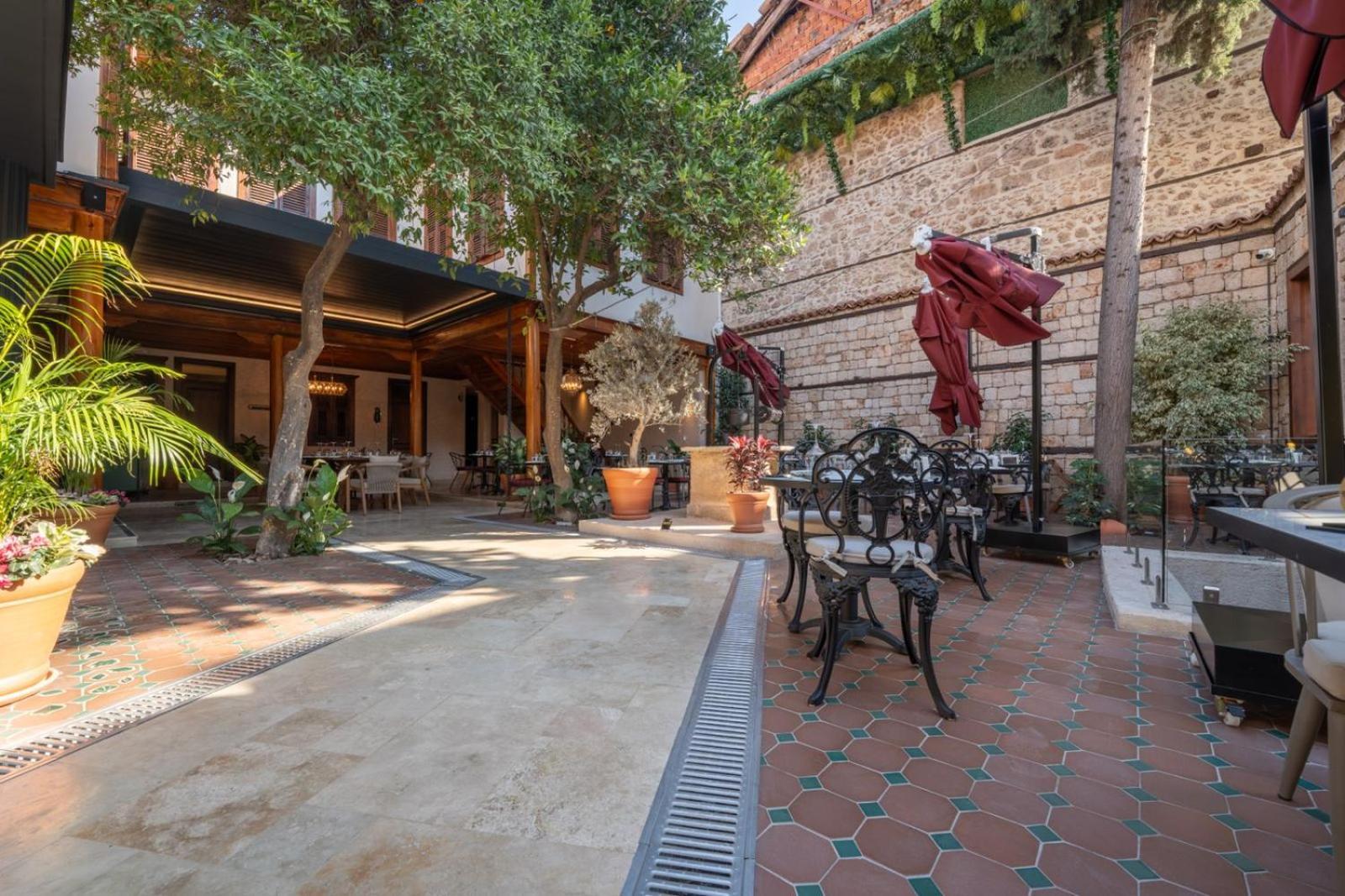 Belmondo Old Town Otel *