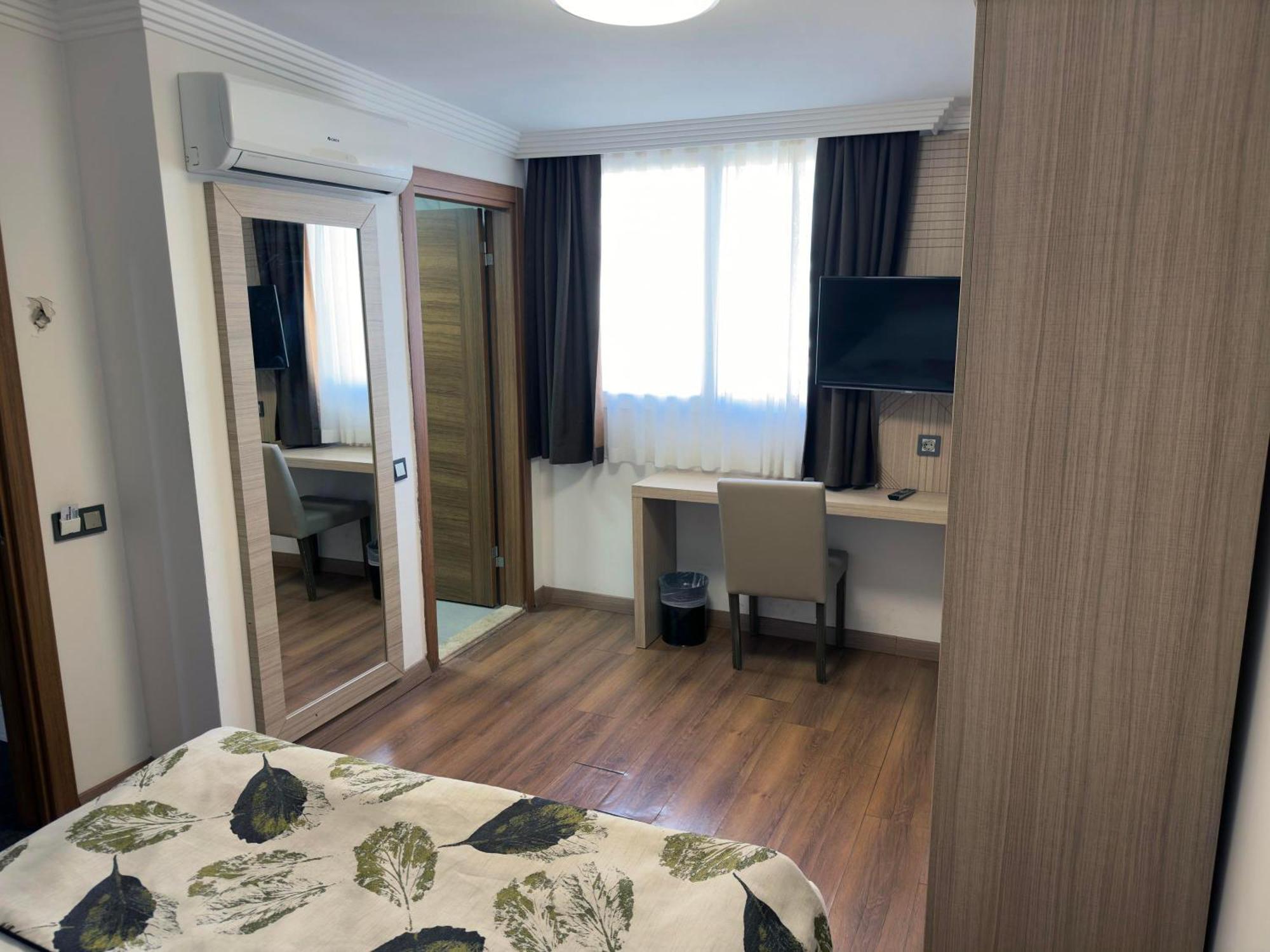 Mandalin Hotel *