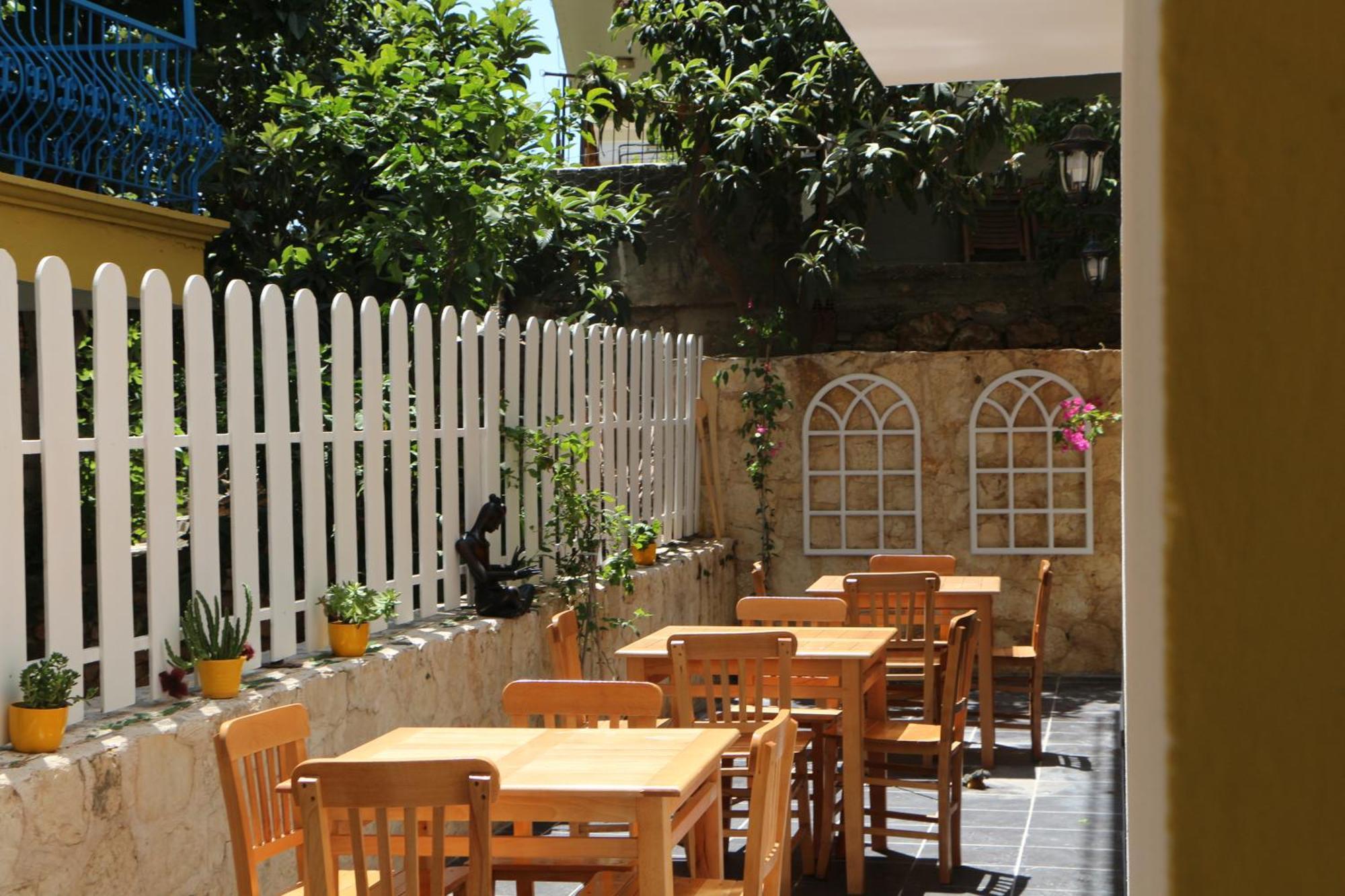 Holy Homestay *