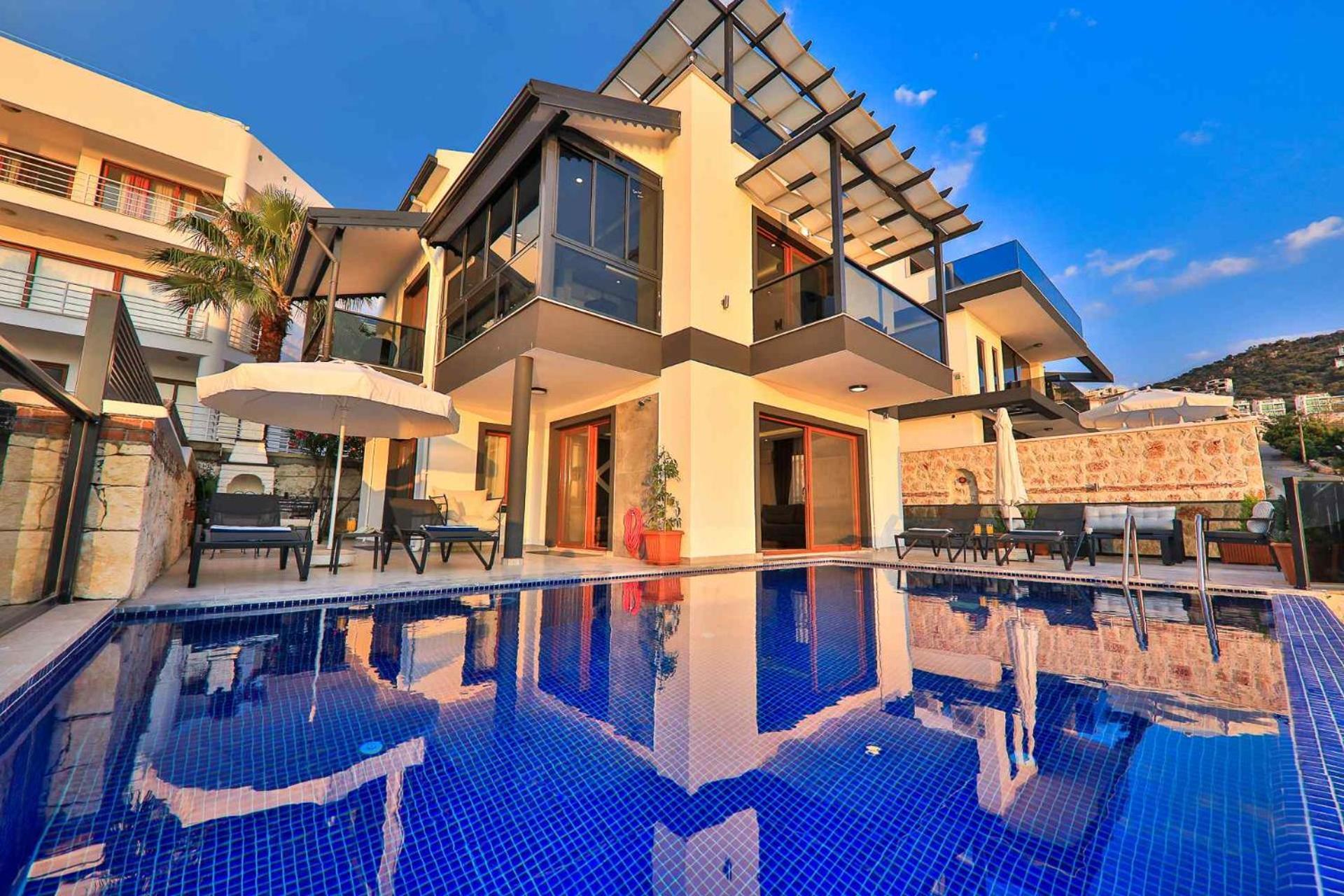 Rainbow Villa *