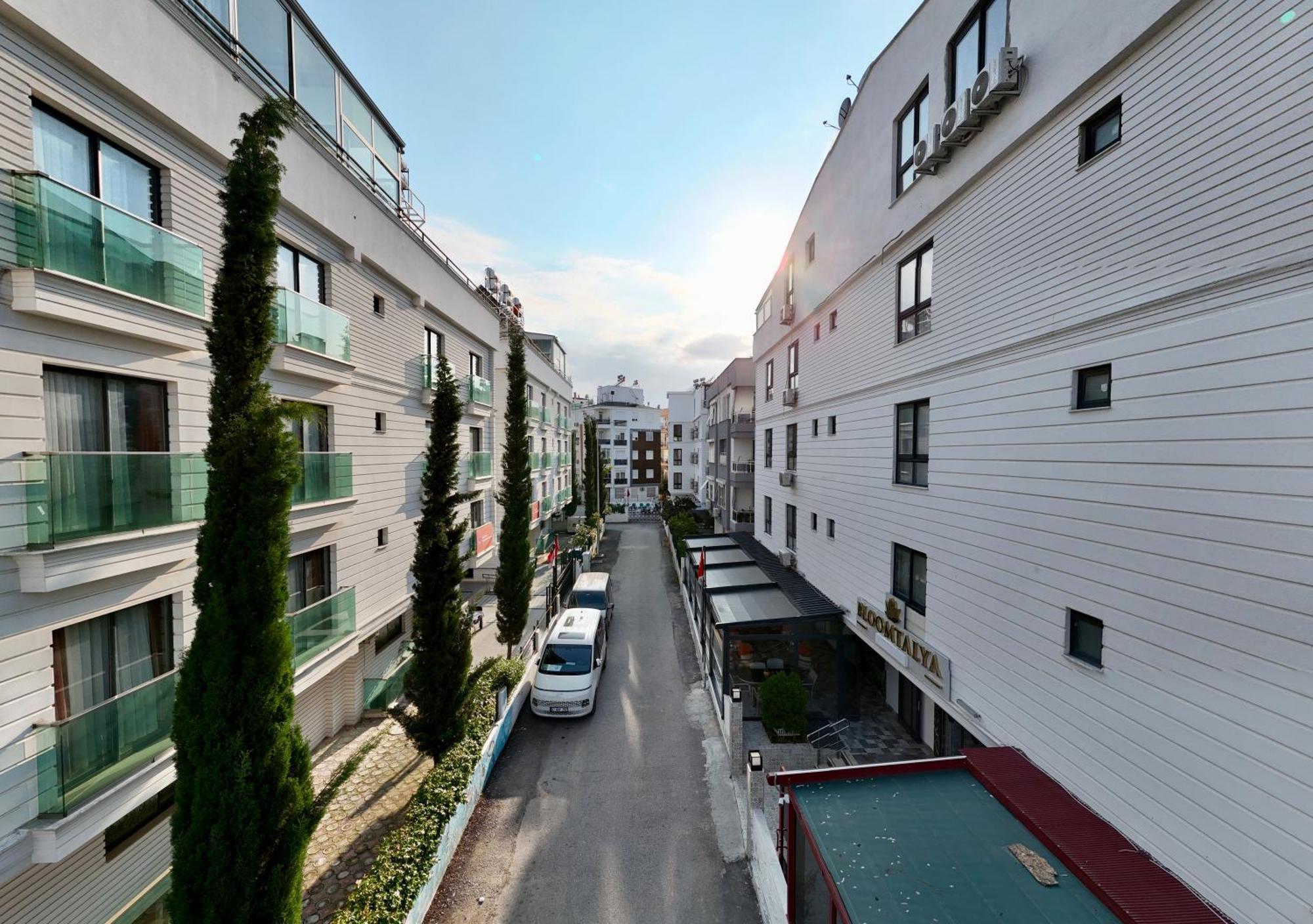 Hotel Bloomtalya *