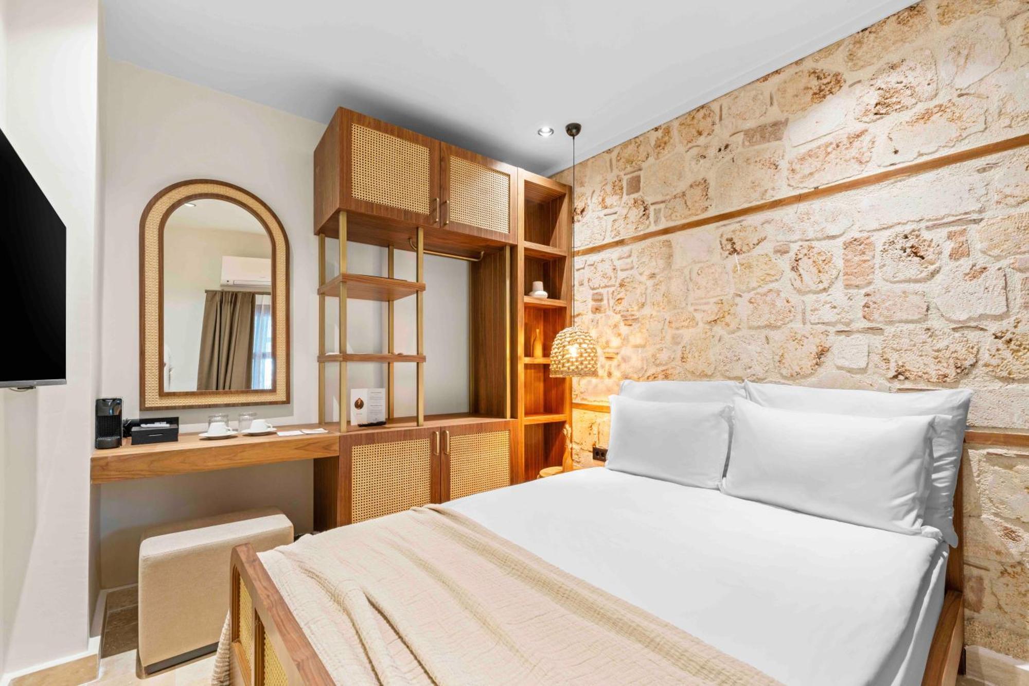 Belmondo Hare Old Town Hotel *