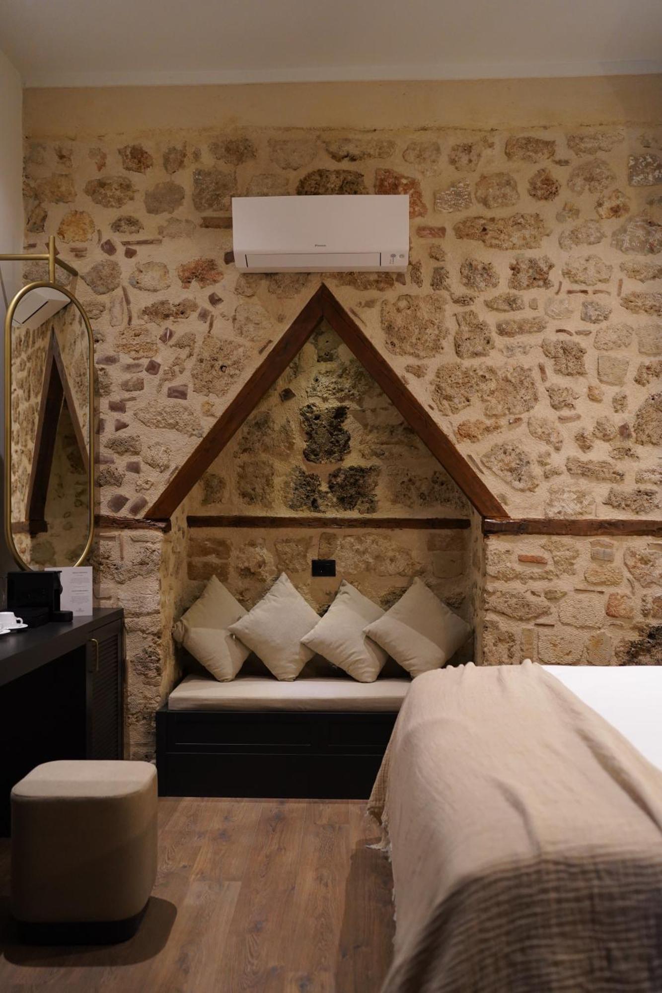 Belmondo Hare Old Town Hotel *