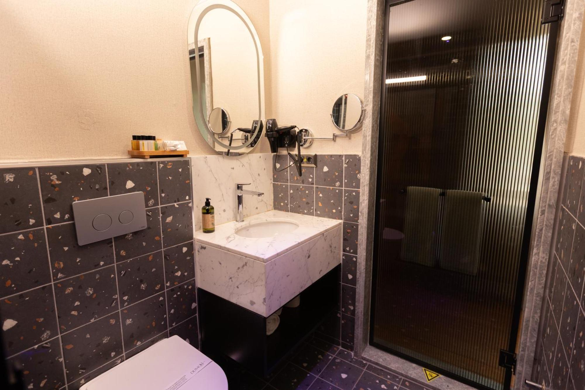 Dumos Otel *