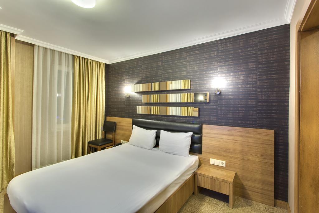 Otel Antroyal 3*