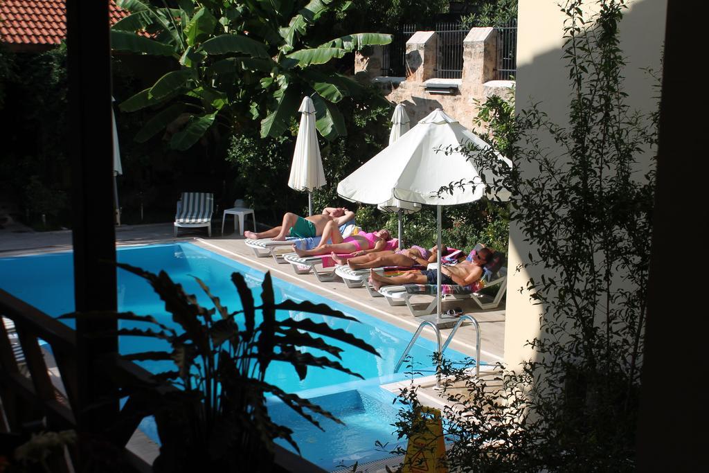 Hadrian Gate Otel