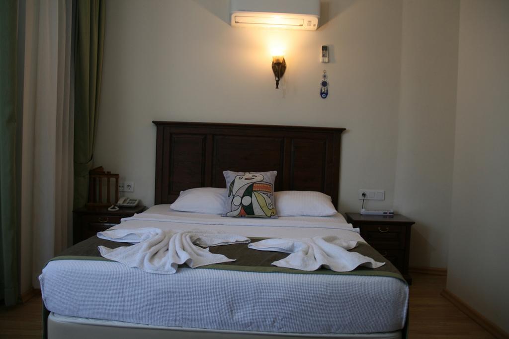 Hadrian Gate Otel 2*