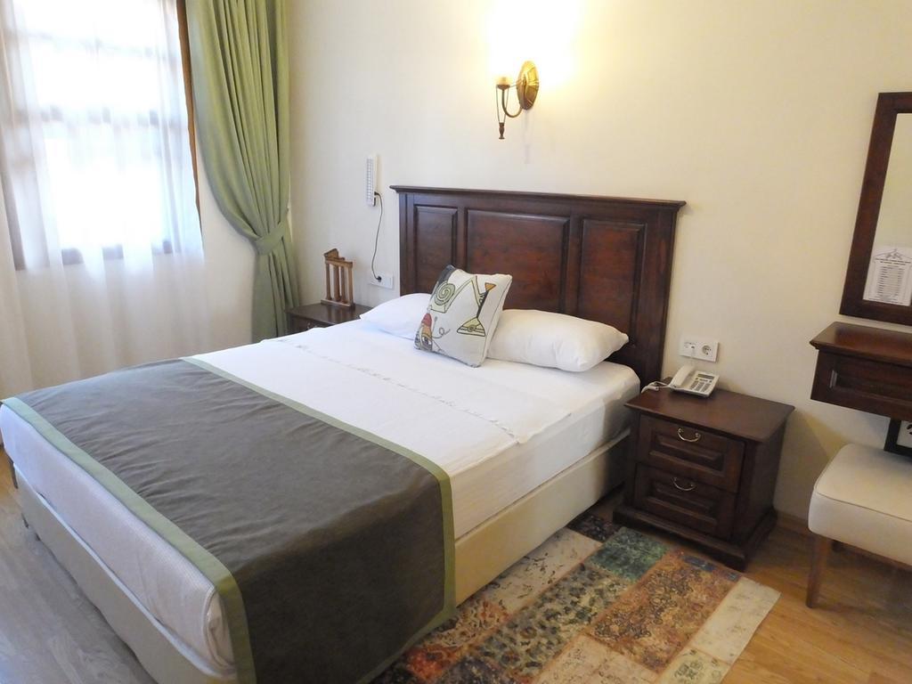 Hadrian Gate Otel 2*