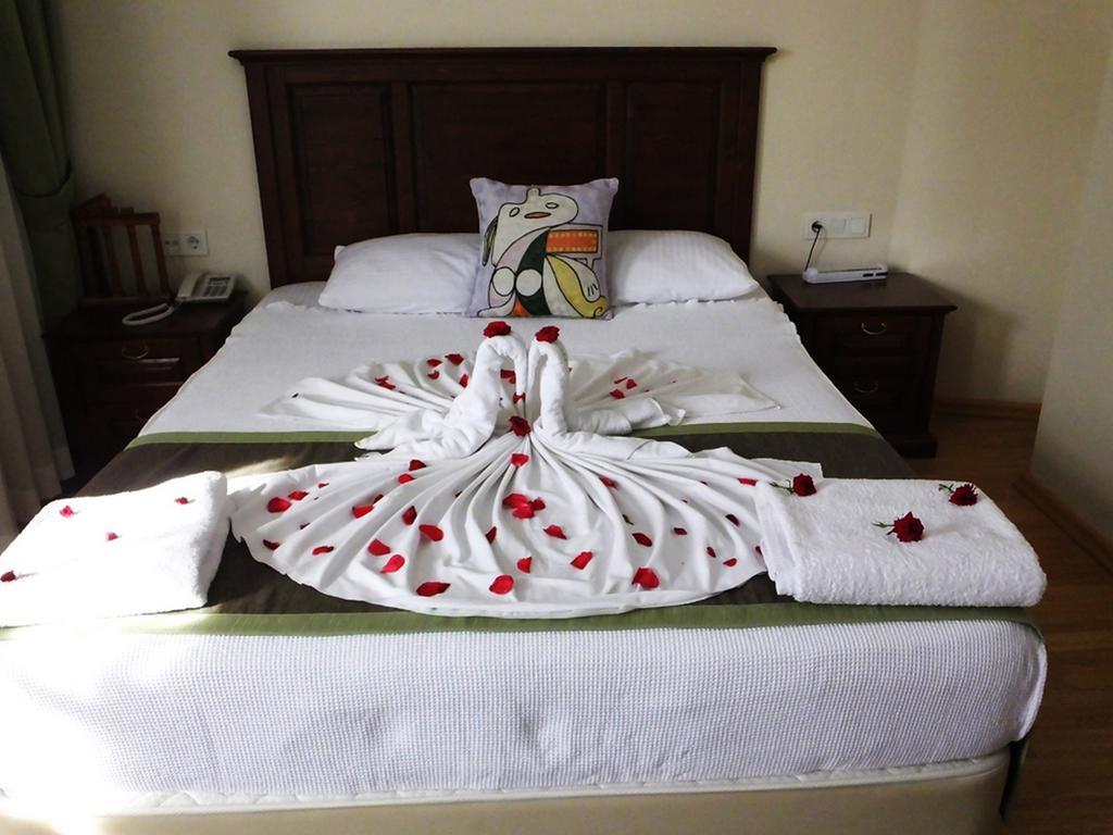 Hadrian Gate Otel 2*