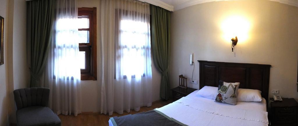 Hadrian Gate Otel