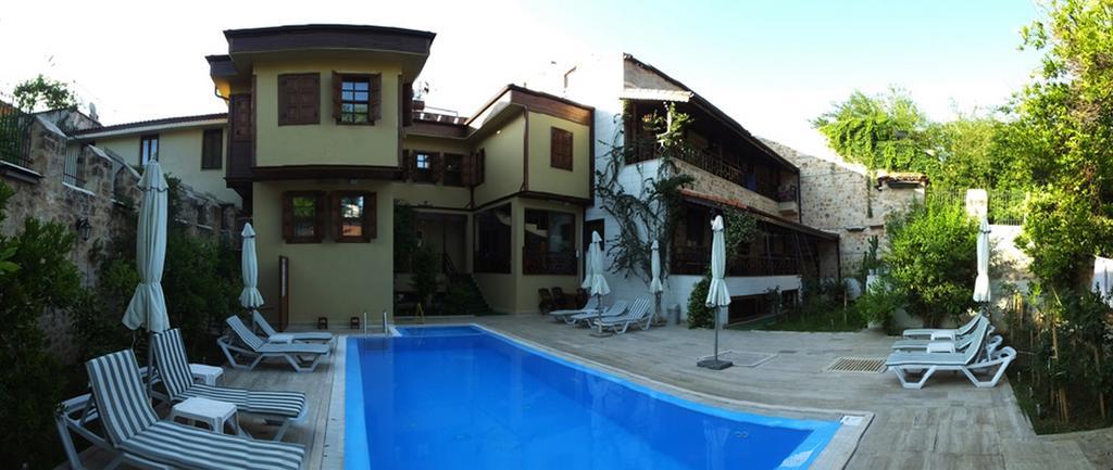 Hadrian Gate Otel