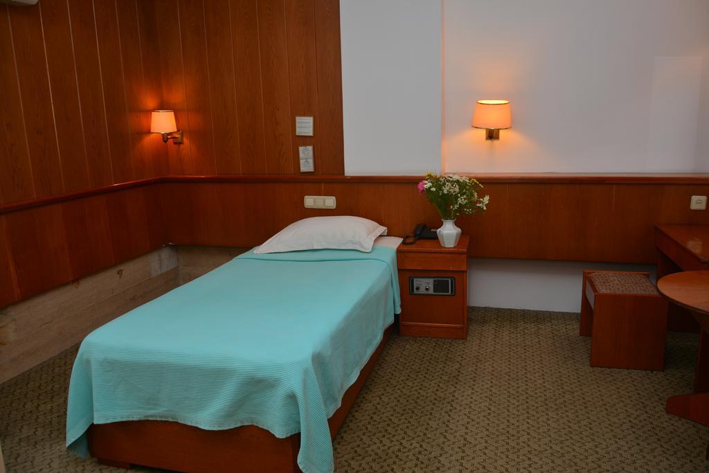 Gueleryuez 2 Hotel