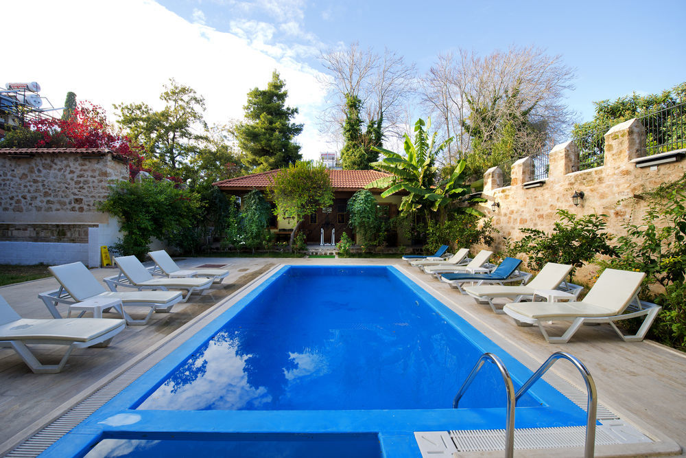 Hadrian Gate Otel