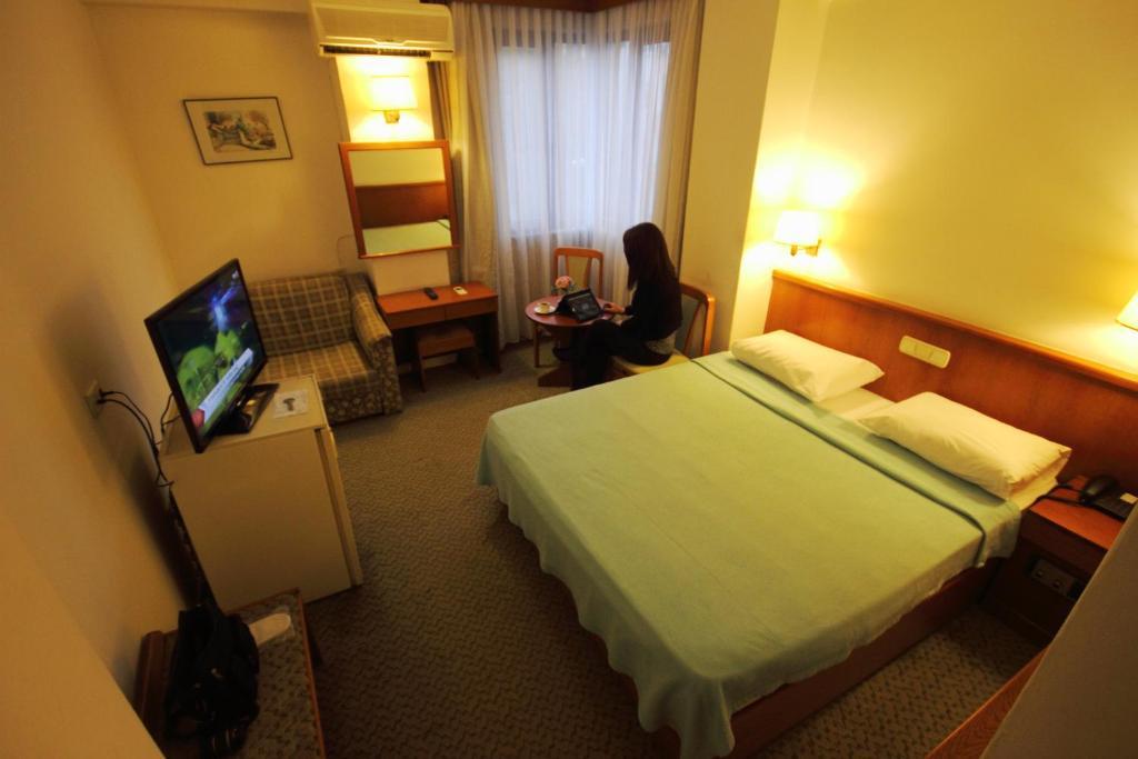 Hotel Gueleryuez 2 2*