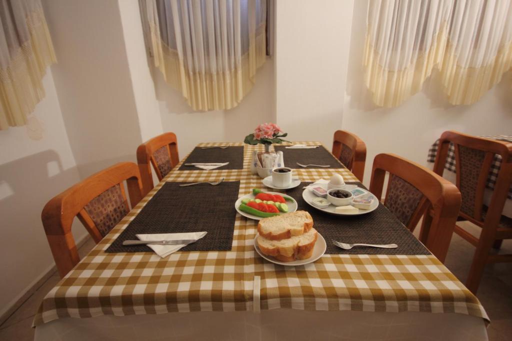 Hotel Gueleryuez 2 2*