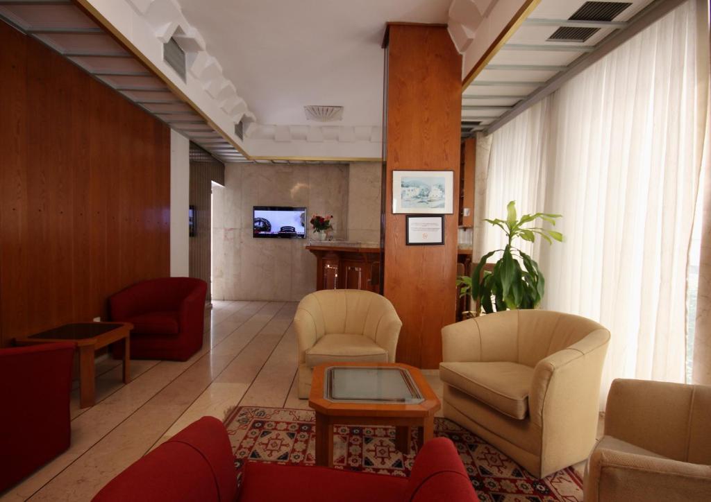 Hotel Gueleryuez 2 2*