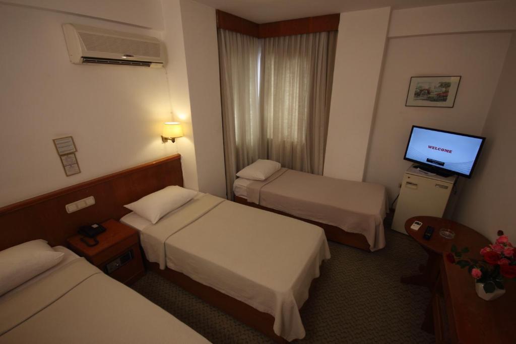 Hotel Gueleryuez 2 2*