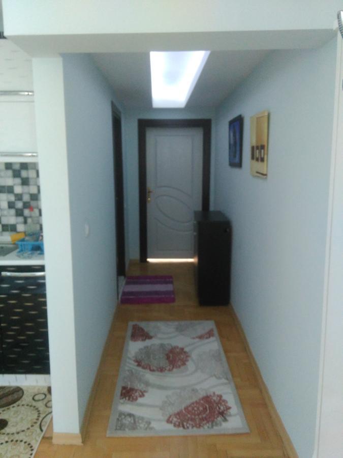 2033. Sokak Apartment *