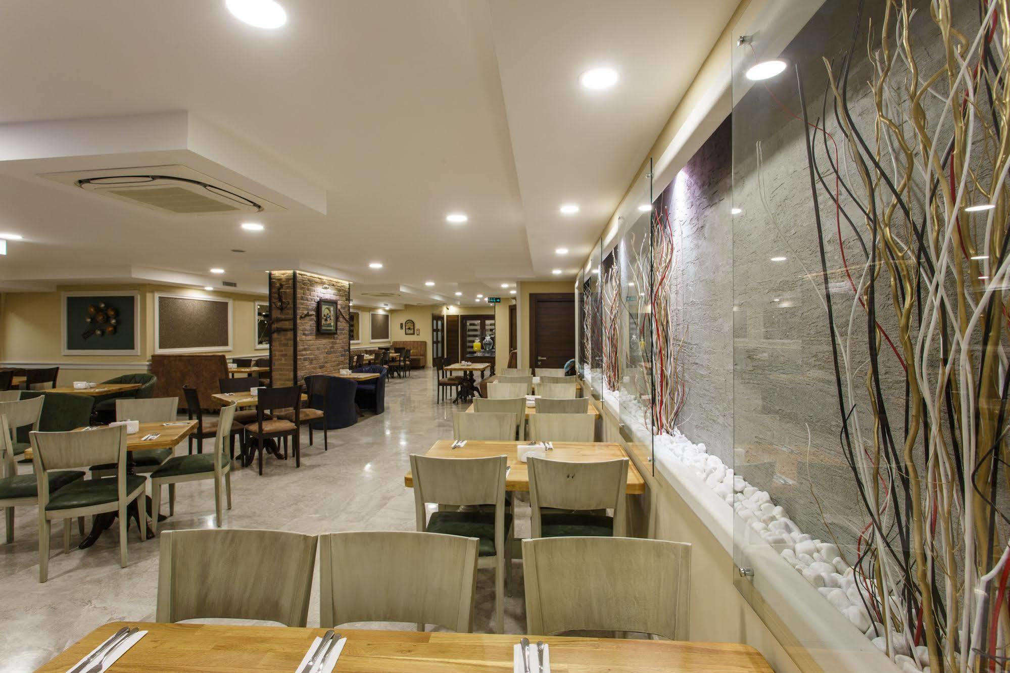 Otel Antroyal 3*