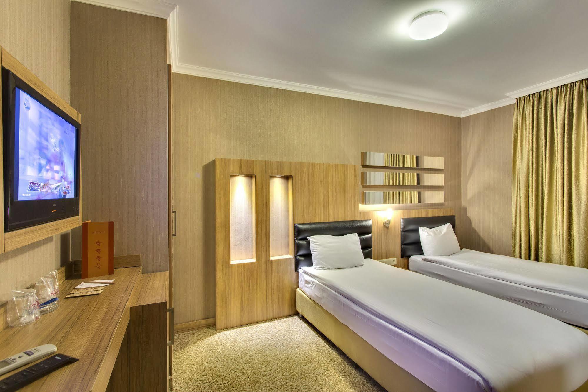 Otel Antroyal 3*