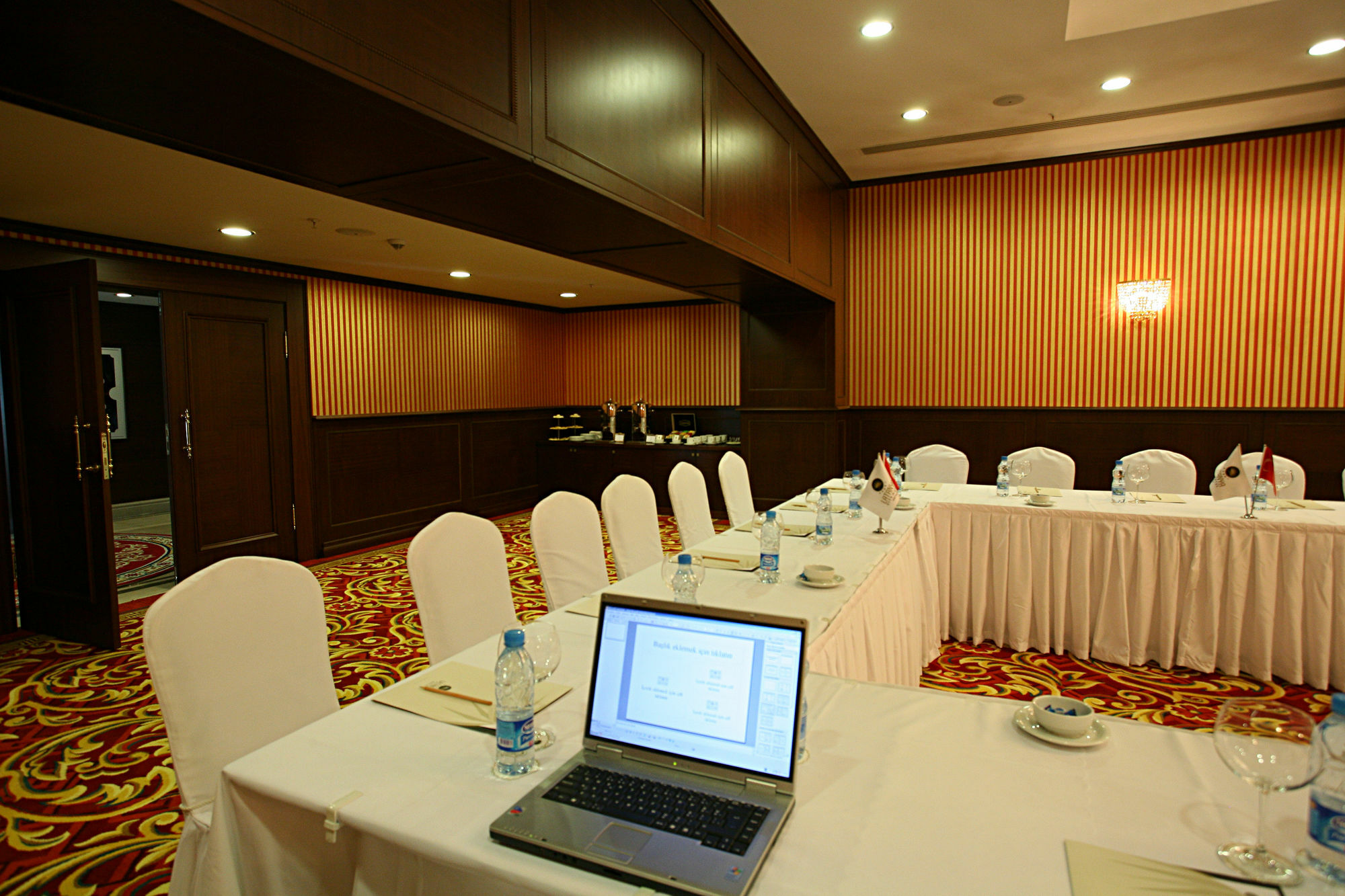 Latanya Palm & Hotel