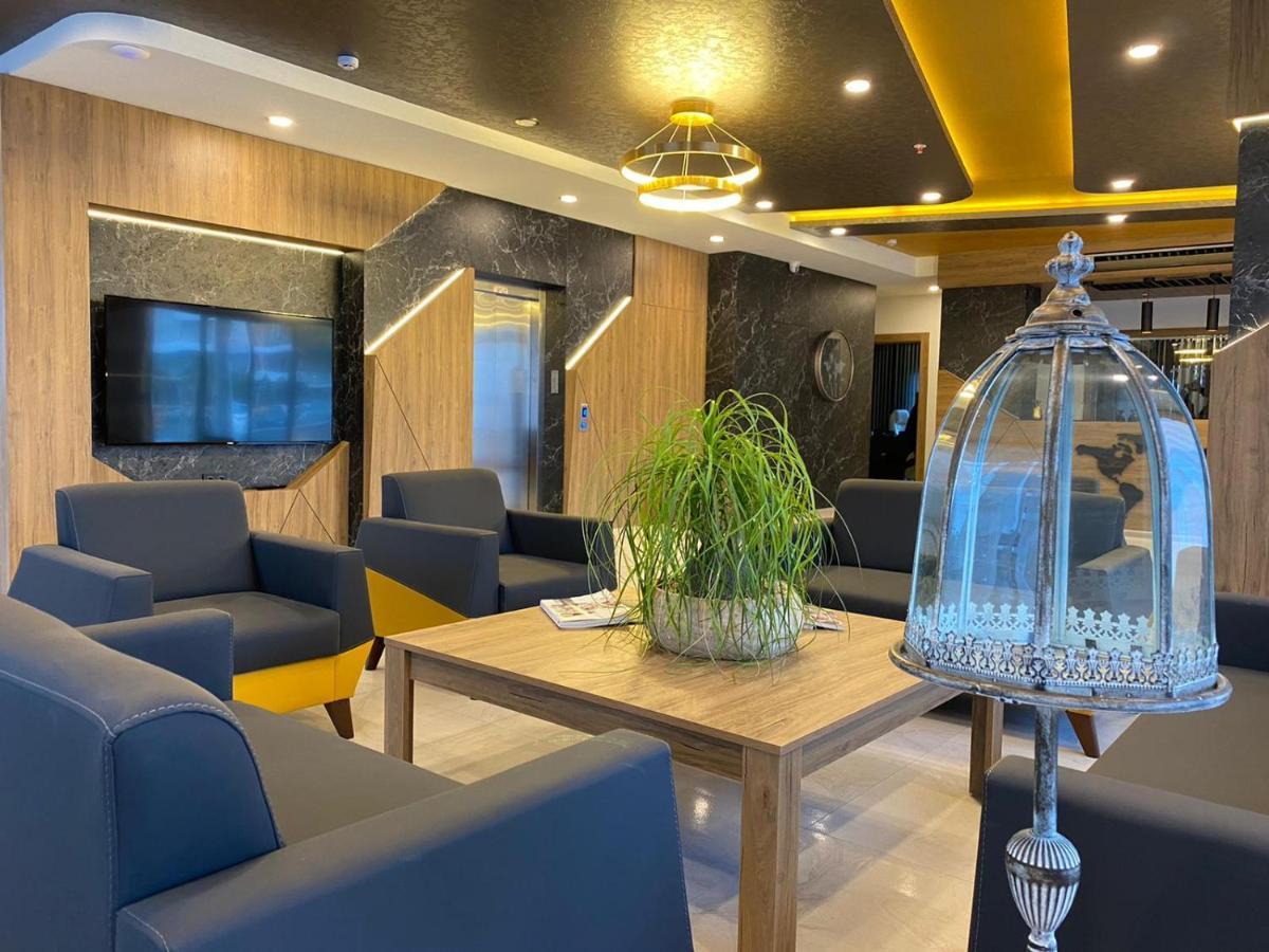 Golden World Aparthotel