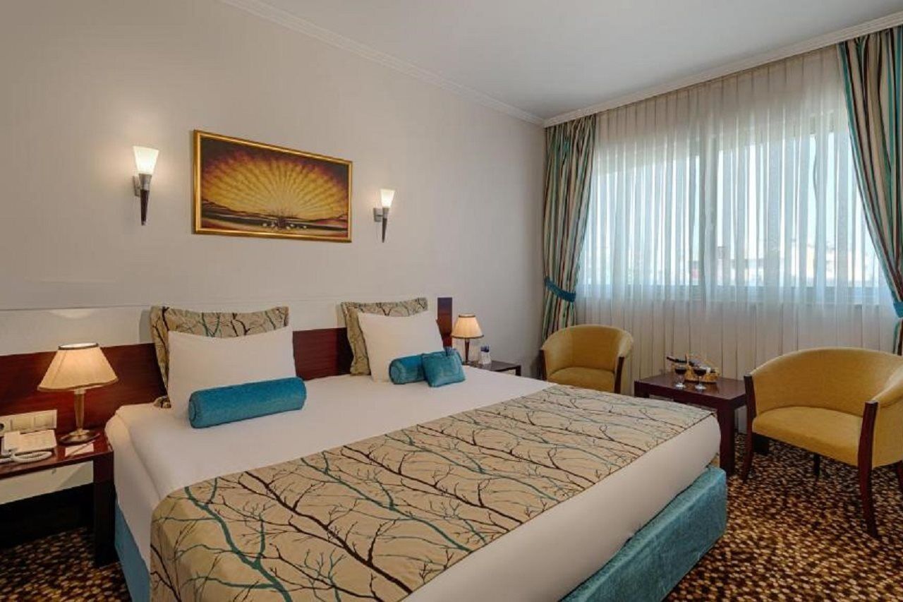 Hotel Western Khan 4*