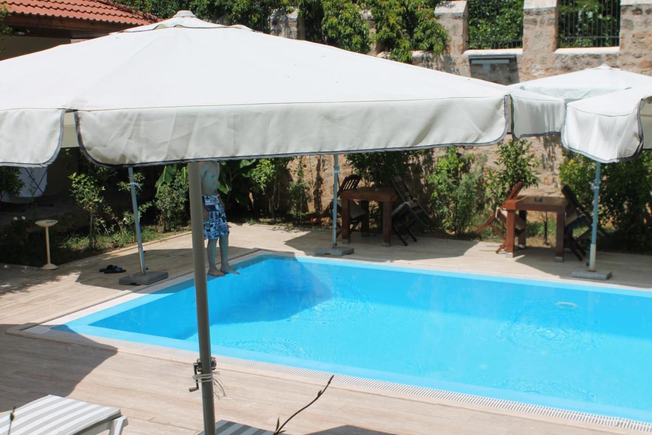 Hadrian Gate Otel 2*