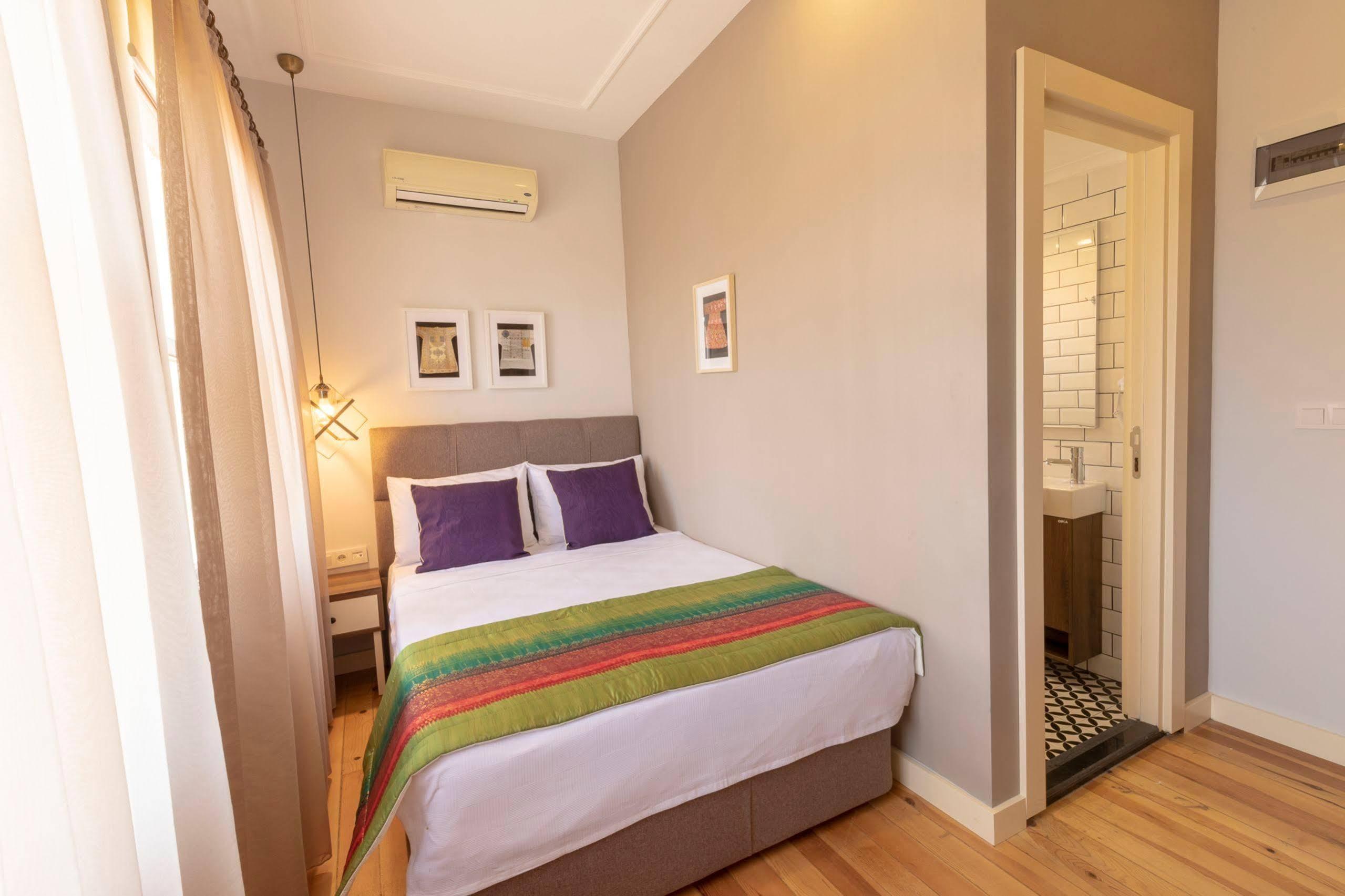 Otel Mono 3*