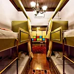 Lords Hostel & Pub