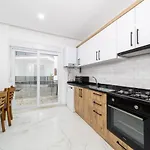 Central Flat Near Popular Attractions In Muratpasa