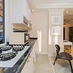 Vibrant And Central Apartment In Muratpasa
