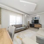 Luminous Flat W Balcony 15 Min To Hadrian Gates